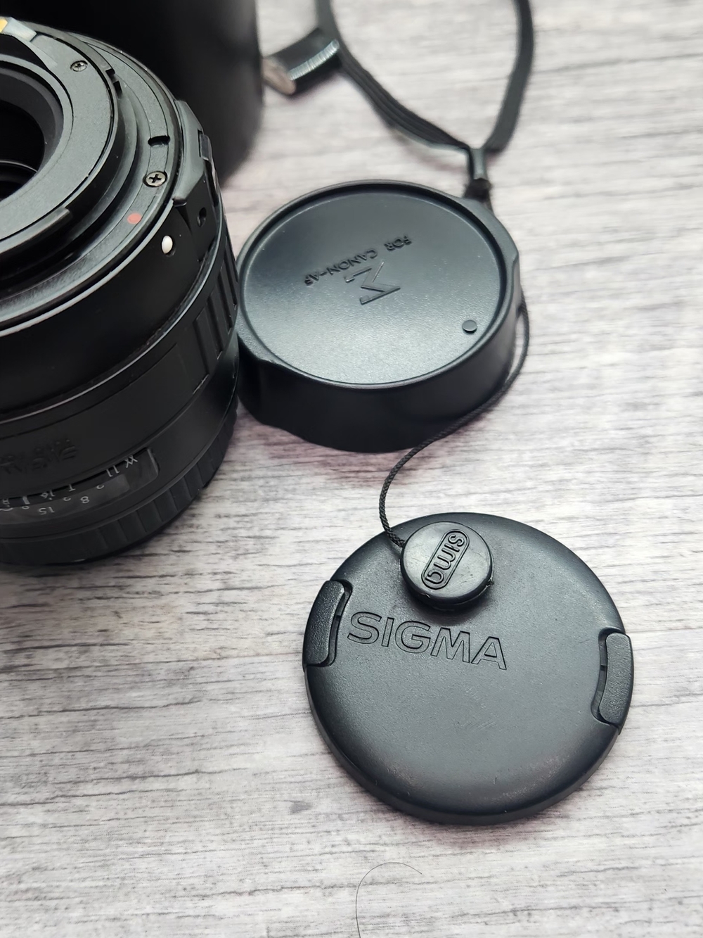 Sigma Beauty Camera Lens with Black Lens Caps - Black